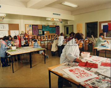 Photograph, Students in art class, c. 1980s