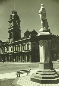 Photograph, Thomas Moore statue, and Town Hall, Sturt St, Ballarat