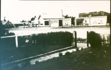 Photograph, Jack Rodda's Service Station, Sebastopol 1940