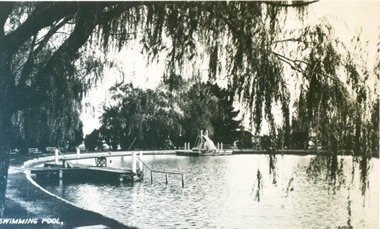 Postcard, Eureka Gardens Swimming Pool, East Ballarat circa 1930