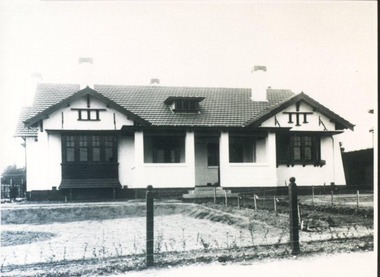 Photograph, 816 Lydiard Street North circa 1917