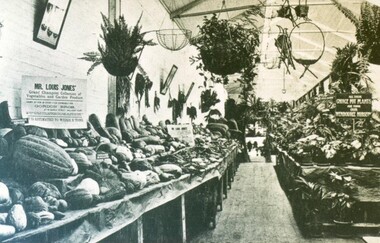 Photograph, Gordon Brothers Exhibit, Ballarat circa 1916