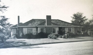 Photograph - Card Box Photographs, 514 Wendouree Parade, Ballarat 1950