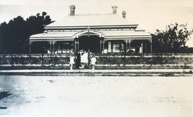 Photograph - Card Box Photographs, 8010 Peel Street North, Ballarat circa 1928