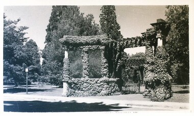 Postcard - Card Box Photographs, McDonald Gates & Pergola, Ballarat Botanic Gardens circa 1950
