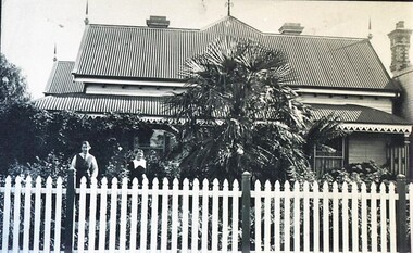 Photograph - Card Box Photographs, 213 Victoria Street, Ballarat East circa 1914