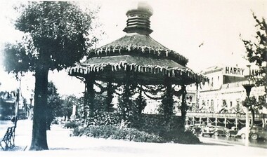 Photograph - Card Box Photographs, Alexandra Bandstand, Ballarat 1938