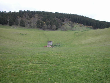 A grassy depression behind Mt Franklin
