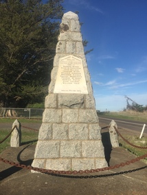Photograph - Photograph - Colour, Drummond War Memorial and Avenue of Honour, 2016, 13/05/2016
