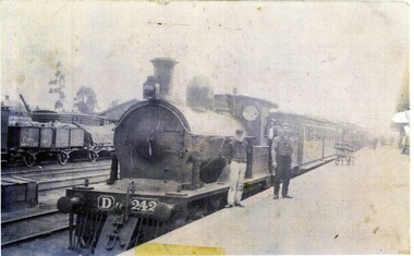 Photograph - Black and White, D242 train at Maryborough Railway Station, c1920s