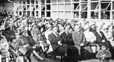 Newspaper clipping, Ballarat East High School, Crowd at Opening of the School
