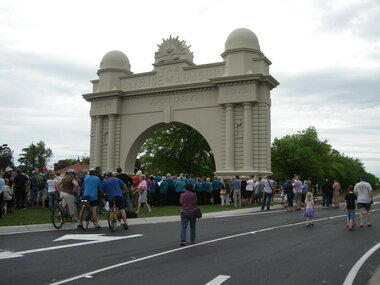 Photograph - Colour, Arch of Victory, Ballarat, 2011