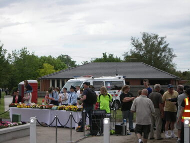 Photograph - Colour, Organisation of wreaths, Arch of Victory, Ballarat, 2011, 25/04/2011