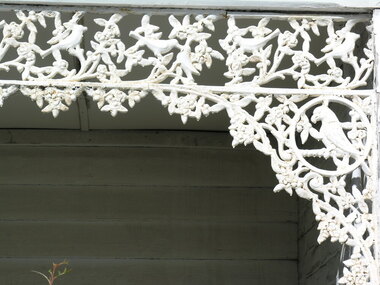 Photograph, Decorative iron on verandah, Ballarat, 2018