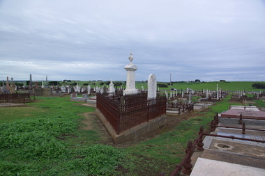Photograph - Photograph - Colour, Clare Gervasoni, Tower Hill Cemetery, 2009, 26/07/2009