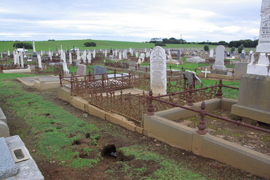 Photograph - Photograph - Colour, Clare Gervasoni, Tower Hill Cemetery, 2009, 26/07/2009