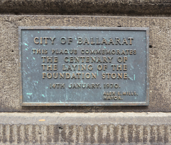 Photograph - Colour, Plaque on the Exterior Wall of the Ballarat Town Hall, 2017, 15/09/2017
