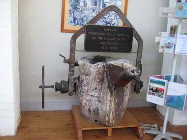 Photograph - Colour, Clare Gervasoni, Thompson's Foundry, 2013, 04/03/2013