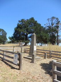 Photograph, Clare Gervasoni, Henty School Memorial, 2015, 22/12/2015