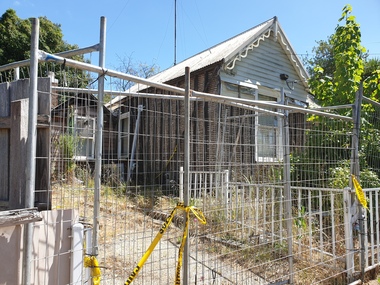Photograph - Colour, Neglected House in Armstrong Street South, Ballarat, 2019, 19/01/2019