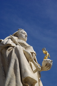 Photograph - Photograph - Colour, Queen Victoria Statue, Sturt Street, Ballarat, 2011, 29/12/2011
