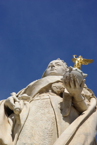Photograph - Photograph - Colour, Queen Victoria Statue, Sturt Street, Ballarat, 2011, 29/12/2011