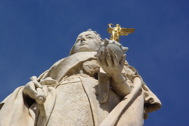 Photograph - Colour, Queen Victoria Statue, Sturt Street, Ballarat, 2011, 29/12/2011