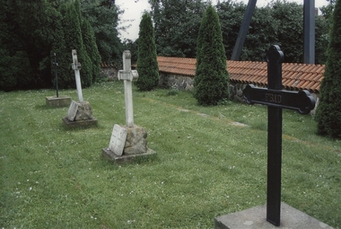 Digital photograph, Denise Kinnane, Graves, Robelofs church, 2007