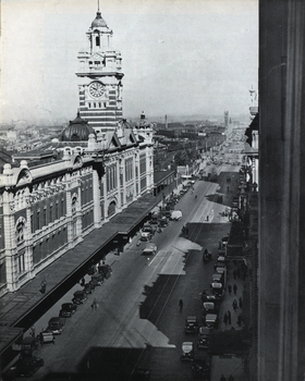 Railway station in Flinders street Melbourne