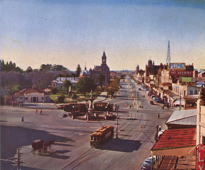 Trams and cars at Charring Cross Bendigo