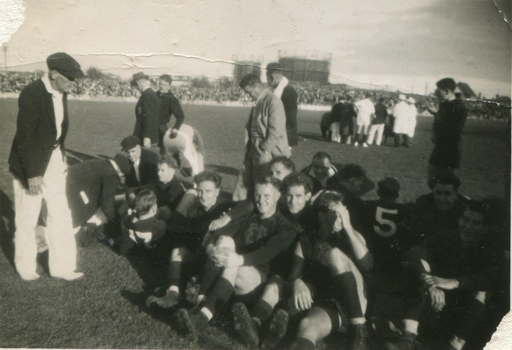 Footballers on an oval