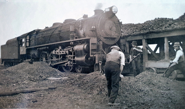 Photograph, A Train being Fueled at Carisbrook Railway Station