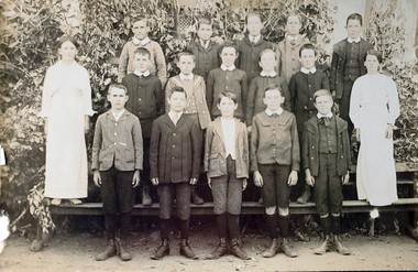 Photograph - School group, Students of Carisbrook Primary School Senior Class