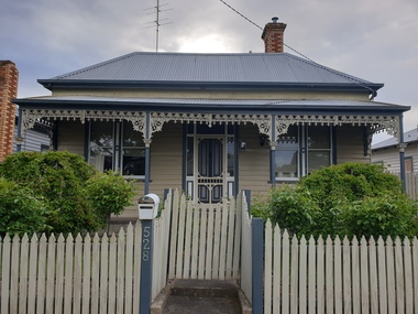 Photograph, Clare Gervasoni, Houses in LaTrobe St, Ballarat, 12/10/2020