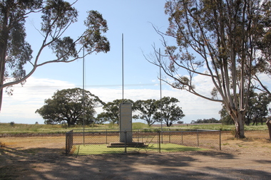 Photograph, Clare Gervasoni, Sheep Hills War Memorial, 2017, 08/10/2017