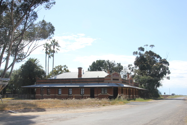 Photograph - Hotel, Clare Gervasoni, Commercial Hotel, Sheep Hills, 2017, 08/10/2017