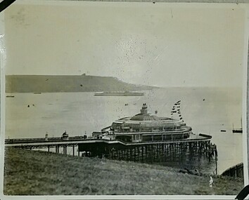 Photograph: Ship leaving Thames esturie, Ship leaving Thames esturie