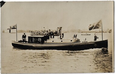 Photograph:, HRH King George V commissioning ship [unknown]
