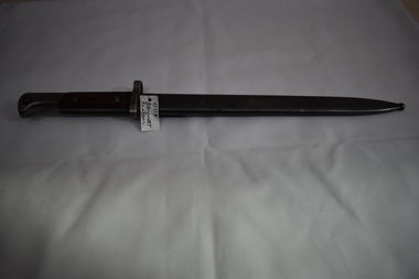 Weapon - German Bayonet & Scabbard