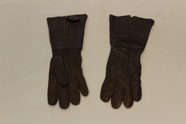 Flying gloves, 1942