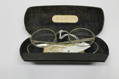 Spectacles in black case. Medal Africa Star, Unknown. Possibly Circa WW1