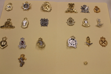 Memorabilia - Hat badges, Unknown