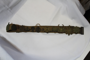 Memorabilia - Webbing belt with Regimental Badges