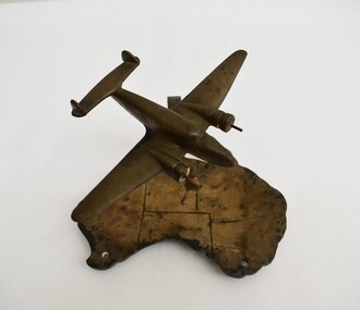 Memorabilia - Brass map of Australia with plane flying over