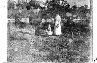 Photograph, Members of the Crosbie family, unknown
