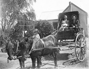 Photograph, Crosbie Family - 4th Street, 1920