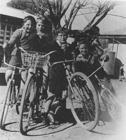 Photograph, Merbein State School Students with bikes, c.1948-50