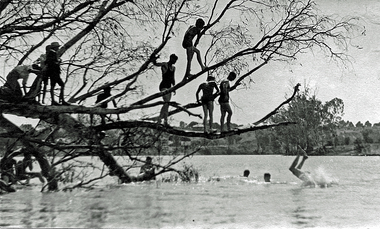 Photograph, New Years Day at Merbein Sandbar, 1934