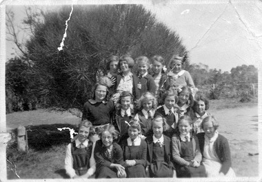 Photograph, Merbein school students, unknown