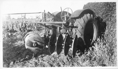 Photograph, Tractor on vineyard, unknown